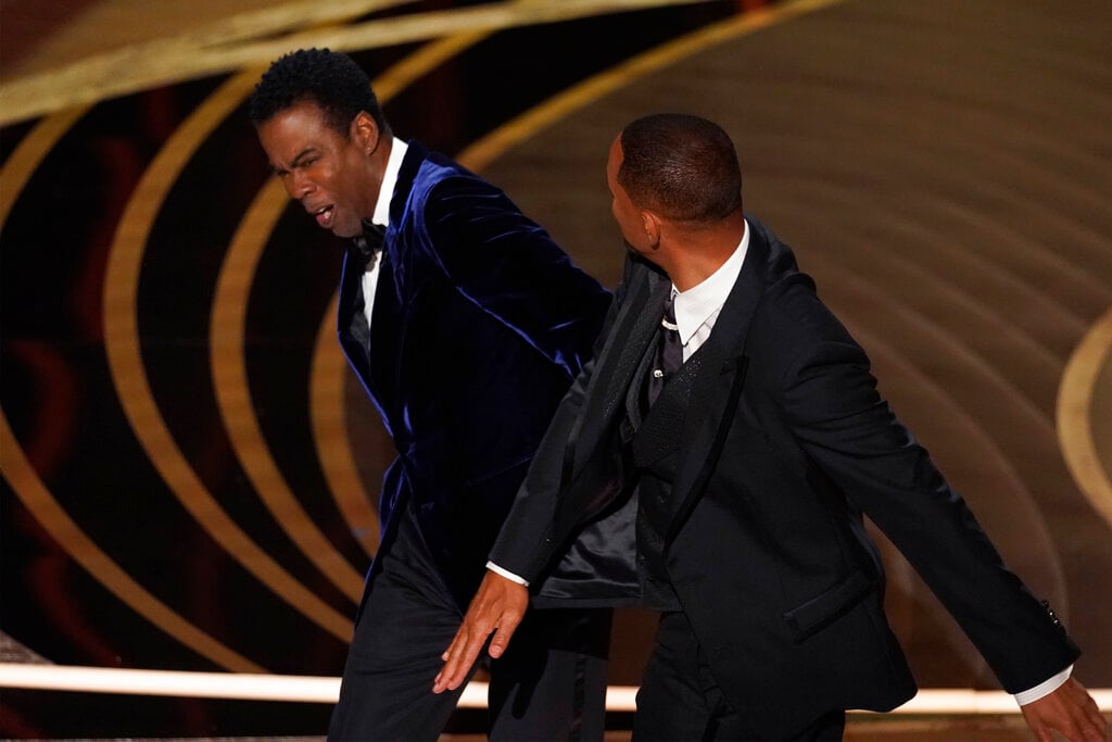 Will Smith golpea a Chris Rock en los Oscar 2022