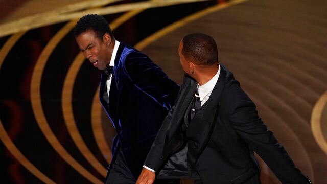Will Smith golpea a Chris Rock en los Oscar 2022