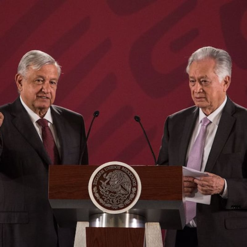 Bartlett y la CFE; AMLO absorbe el golpe