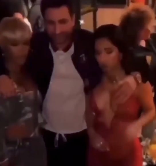 Becky G frena acoso
