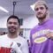 Manny Pacquiao recibe a Logan Paul en un entrenamiento