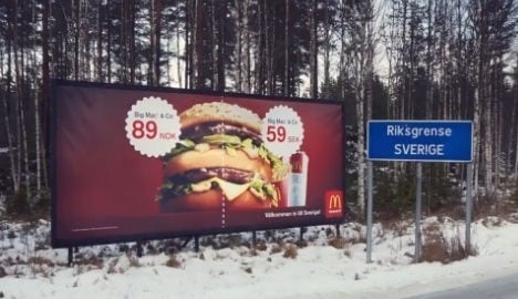 Anuncio de McDonald's en la frontera entre Suecia y Noruega