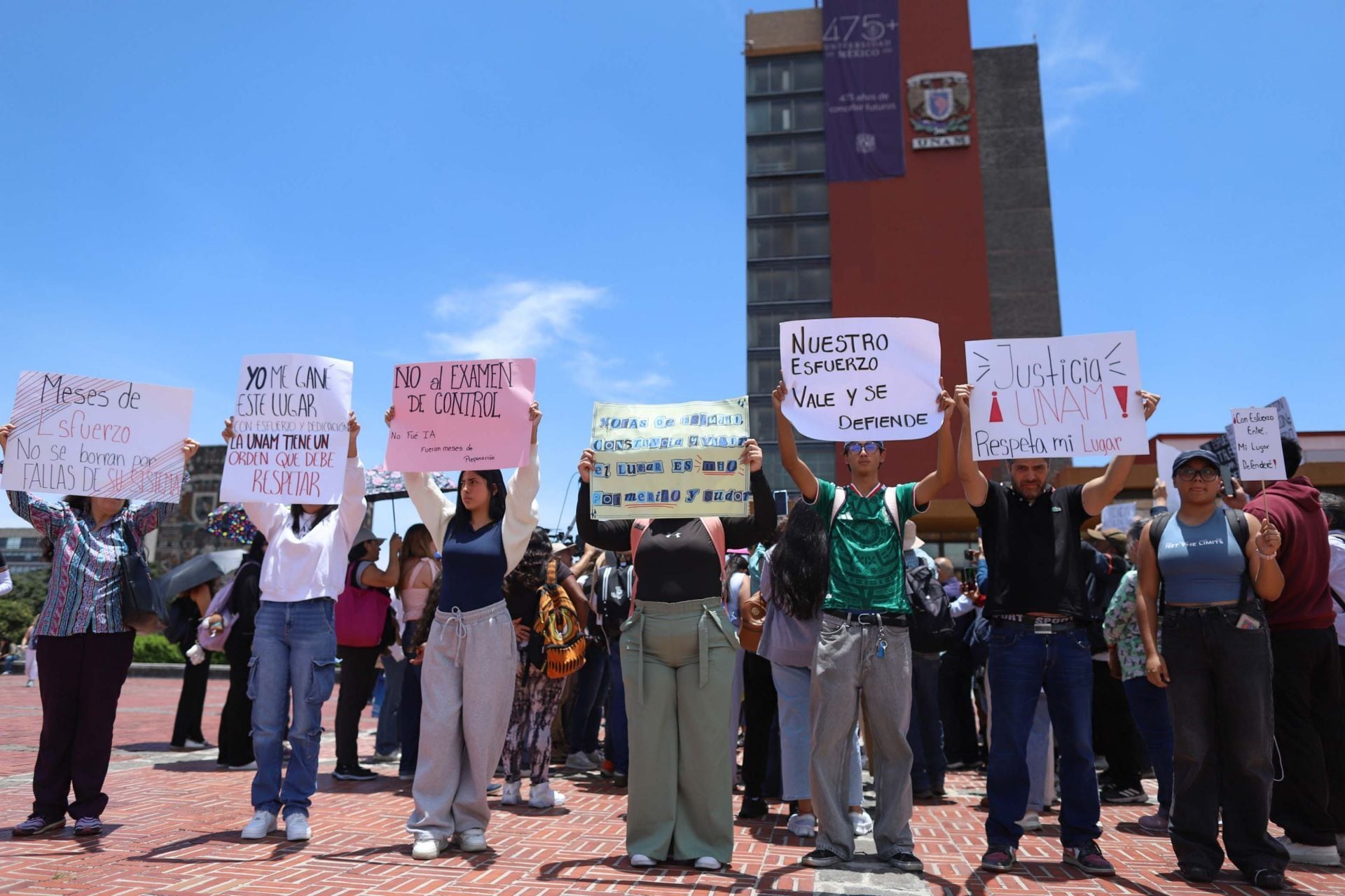 Protesta de aspirantes a la UNAM contra aplicación del examen de control