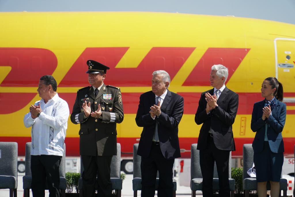 Arriba primer vuelo de carga de DHL en el AIFA