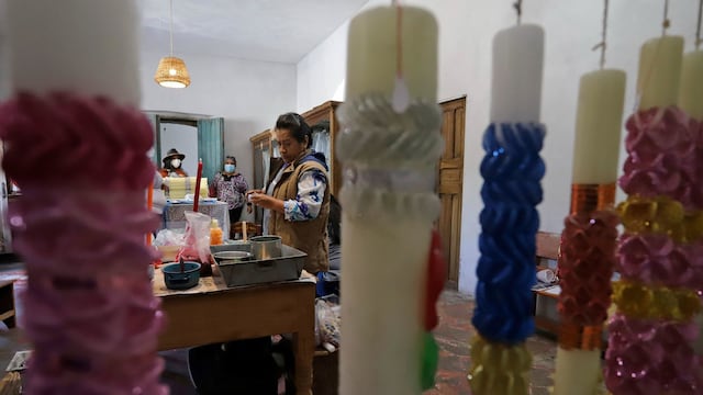 Elaboración artesanal de Ceras Escamadas en el municipio de Tochimilco, Puebla