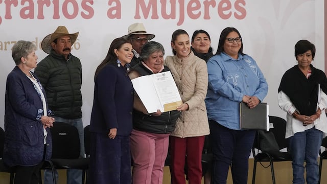 Entrega de certificados agrarios a mujeres en el Parque Ecoturístico de Las Maravillas, en la alcaldía Tlalpan