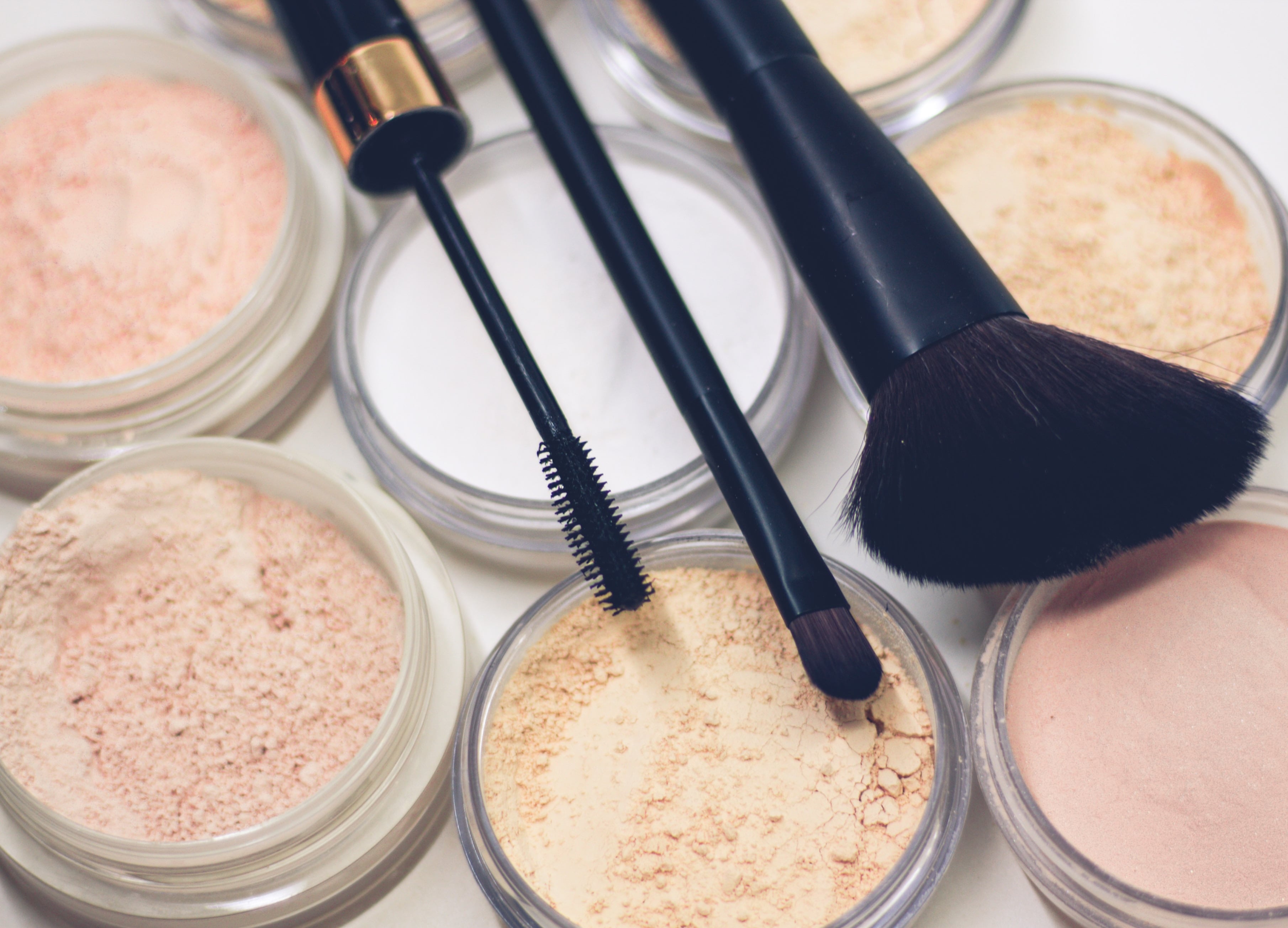 El maquillaje puede contener látex