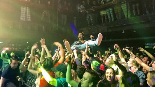 Empresa ofrece casi 10 mil pesos por salir de fiesta toda la noche