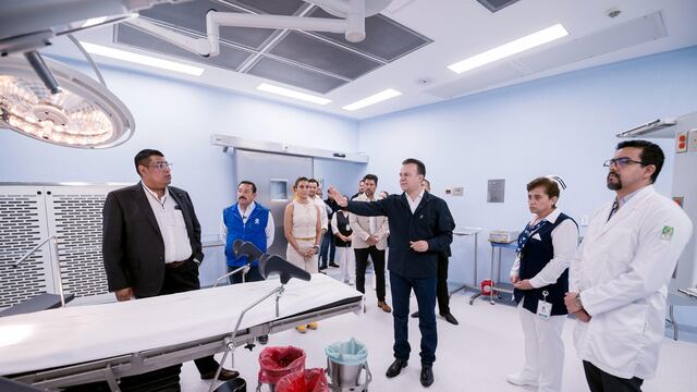 Esteban Villegas entrega remodelación de quirófanos del Hospital General 450