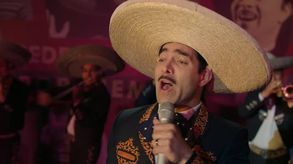 Omar Chaparro la rompe en Netflix con esta película en la que es poseído por un famoso cantante mexicano