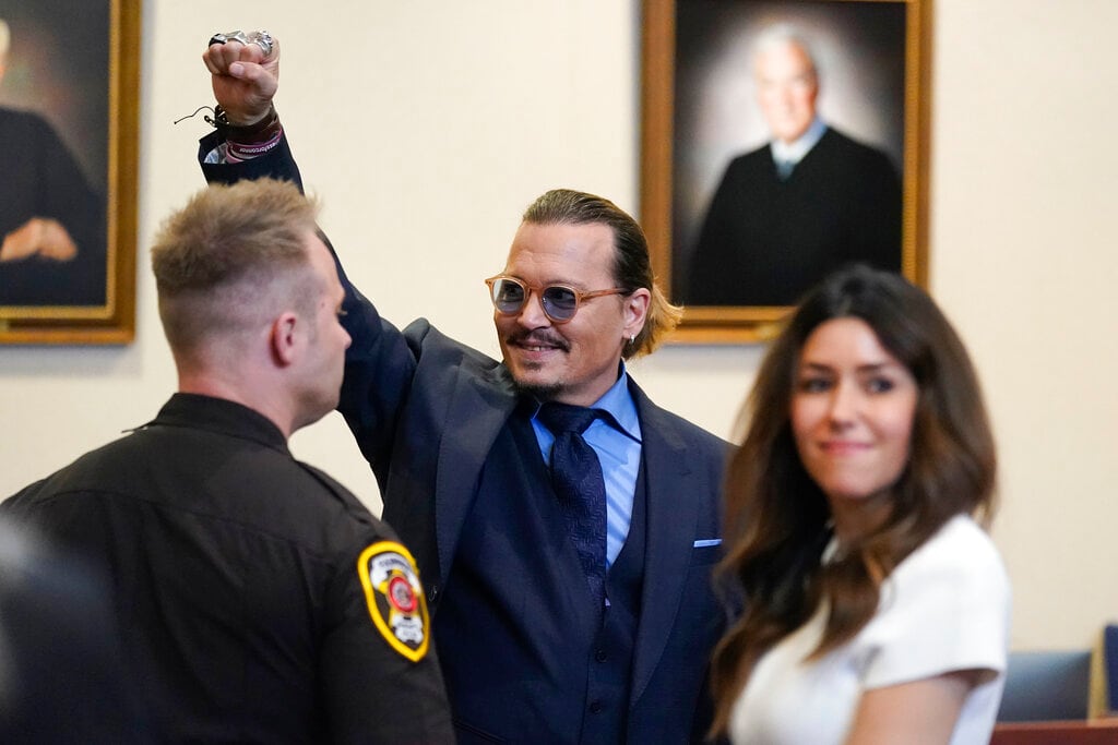 Johnny Depp con su abogada Camille Vasquez