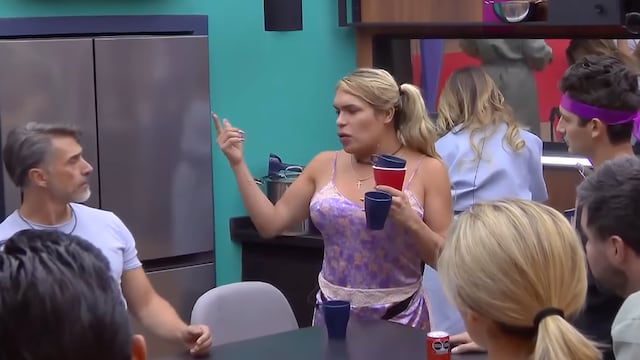 En La casa de los famosos México, Wendy Guevara cuenta a Sergio Mayer como sufrió violencia infantil