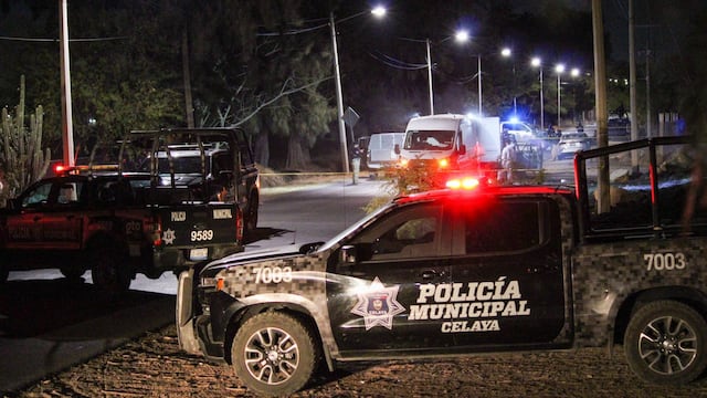 Queman a 7 personas dentro de una camioneta en San José el Nuevo, Celaya.