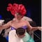 Katy Perry sufre aparatosa caída vestida de ‘La Sirenita’ (VIDEO)