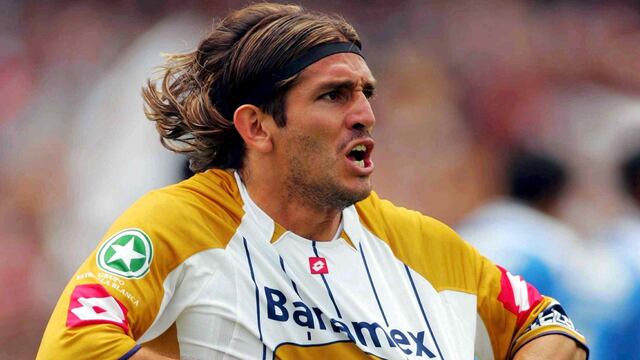 Marioni celebra un gol con Pumas