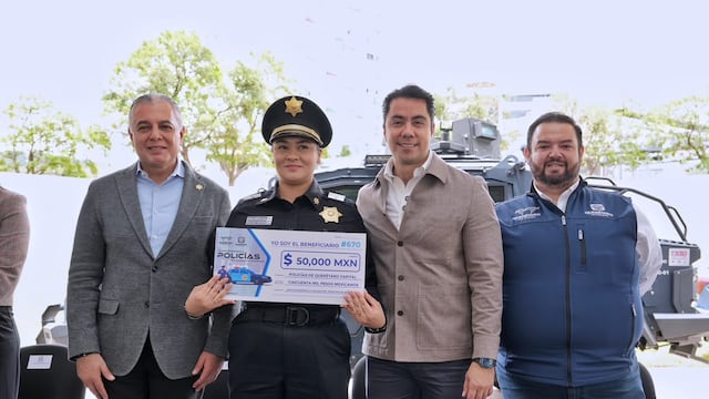 Con esta segunda entrega, la administración ha beneficiado a un total de 670 elementos.