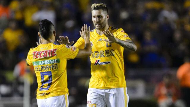 Ginac saluda a Zelayarán.