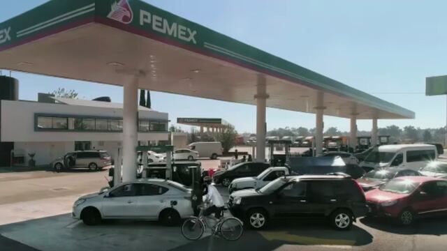 En el video Pemex presume que la gasolina nacional contiene ADITEC, lo cual protege el motor del auto y es amigable con el medio ambiente.