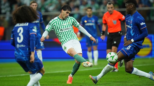 Johnny Cardoso en la final de la UEFA Conference League.