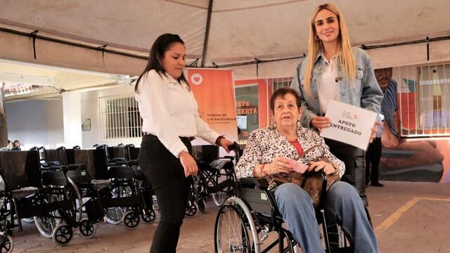 Paola García Yves entrega 700 aparatos de movilidad