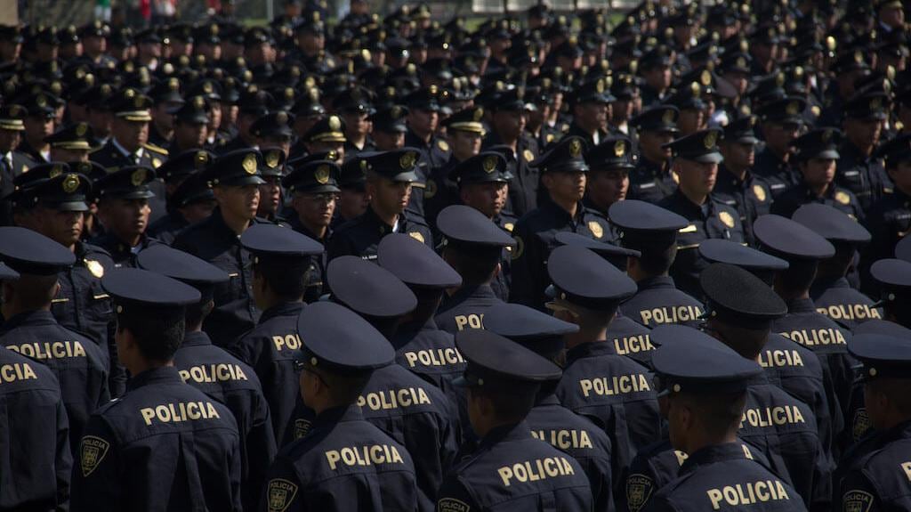 Policías.