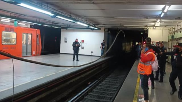 Cable suelto en la estación Salto del Agua del Metro CDMX