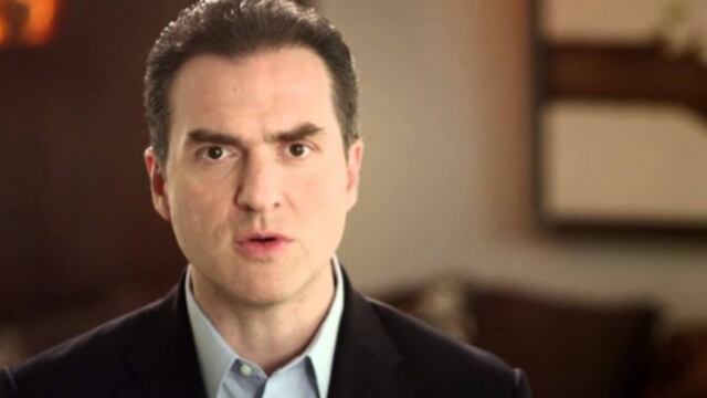 Adrián de la Garza reacciona a desplome de escenario en evento de Máynez