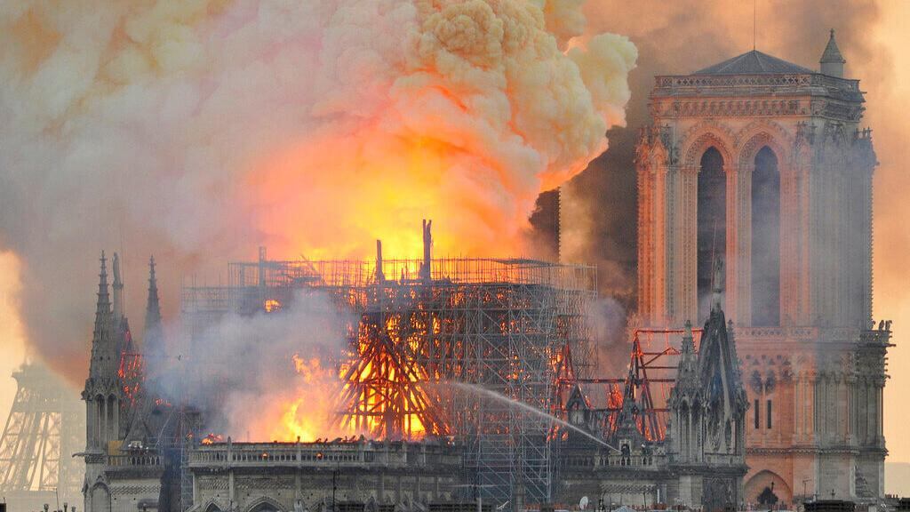 Libro de Victor Hugo sobre Notre Dame dispara sus ventas tras terrible incendio
