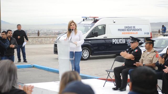 Claudia Pavlovich entrega patrullas a la Policía Municipal de Hermosillo.