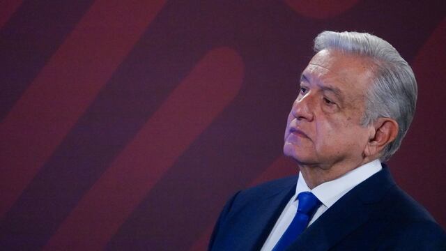 AMLO amaga con posible compra de Banamex