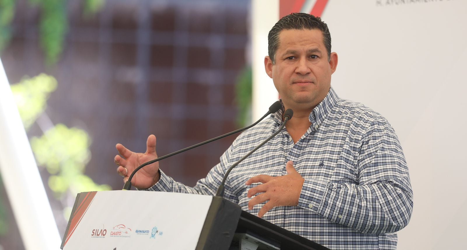Diego Sinhue Rodríguez en la reunión anual del Clúster Automotriz de Guanajuato