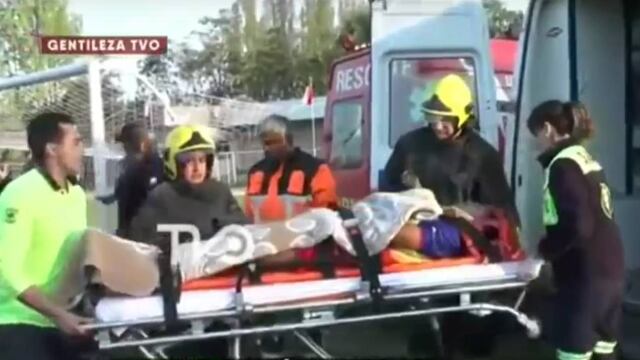 Jugador agredido es trasladado al hospital