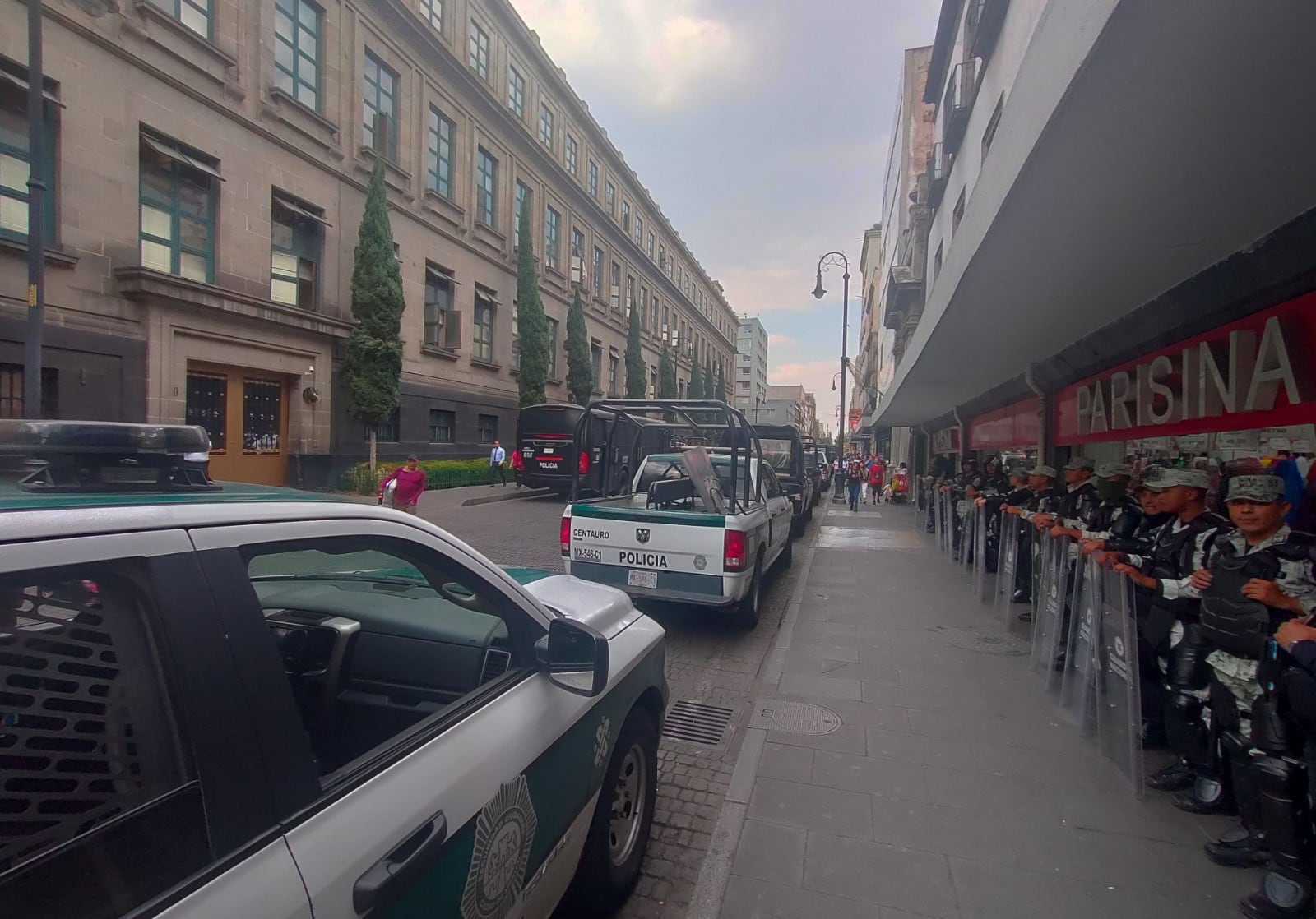 Simpatizantes de AMLO arman plantón para pedir la renuncia de la ministra Norma Piña