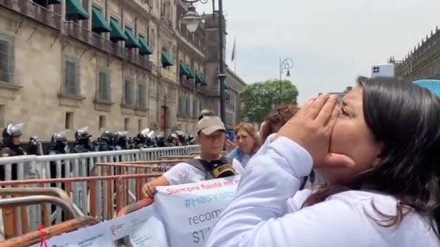 Madres buscadoras protestan frente a Palacio Nacional por sus hijos desaparecidos hoy 10 de mayo