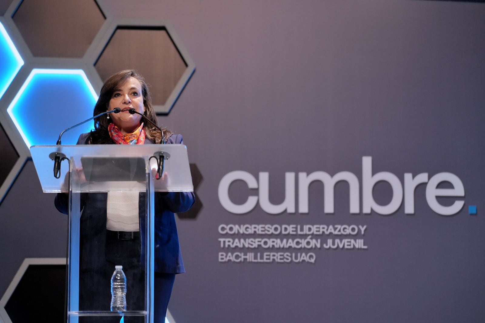 Felifer Macías impulsa talento de jóvenes durante Cumbre UAQ 2026.