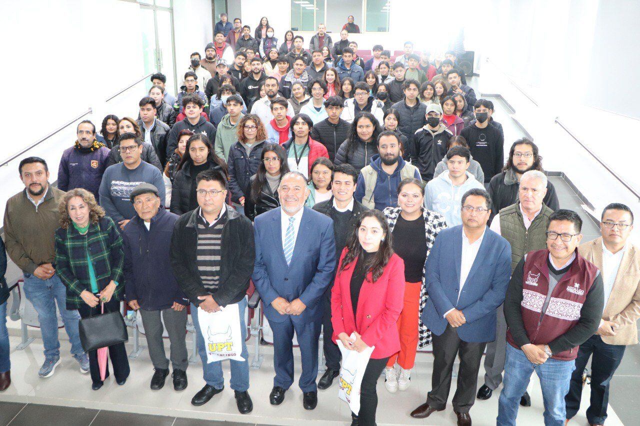 Estudiantes de la Universidad Politécnica de Tulancingo