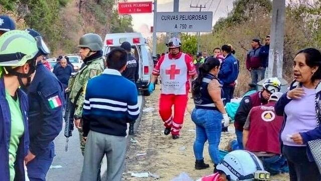 Reportan 14 muertos por accidente en la carretera Capulín-Chalma