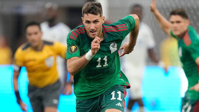 Santi Giménez consiguió una 'novia' de Italia, según Jared Borgetti