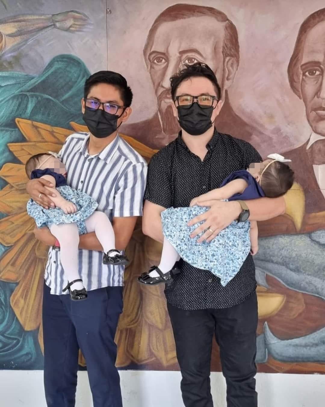Pareja gay registra a sus hijas en Quintana Roo