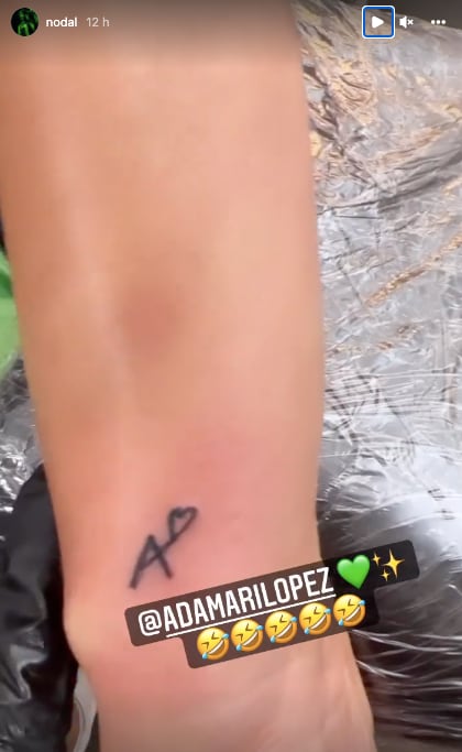 Christian Nodal tatúa a Adamari López