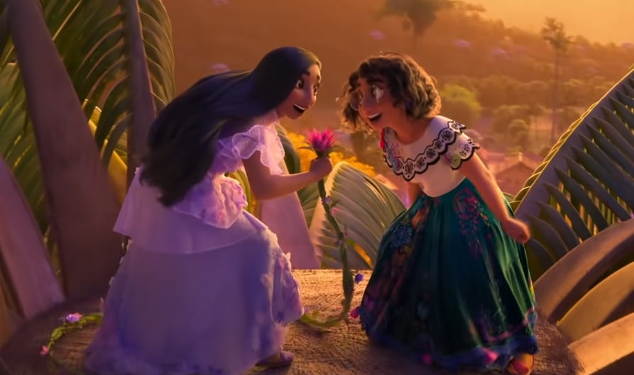Isabel y Mirabel Madrigal, personajes de la película 'Encanto'