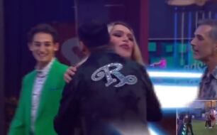 Wendy Guevara coquetea con músico de Banda El Recodo