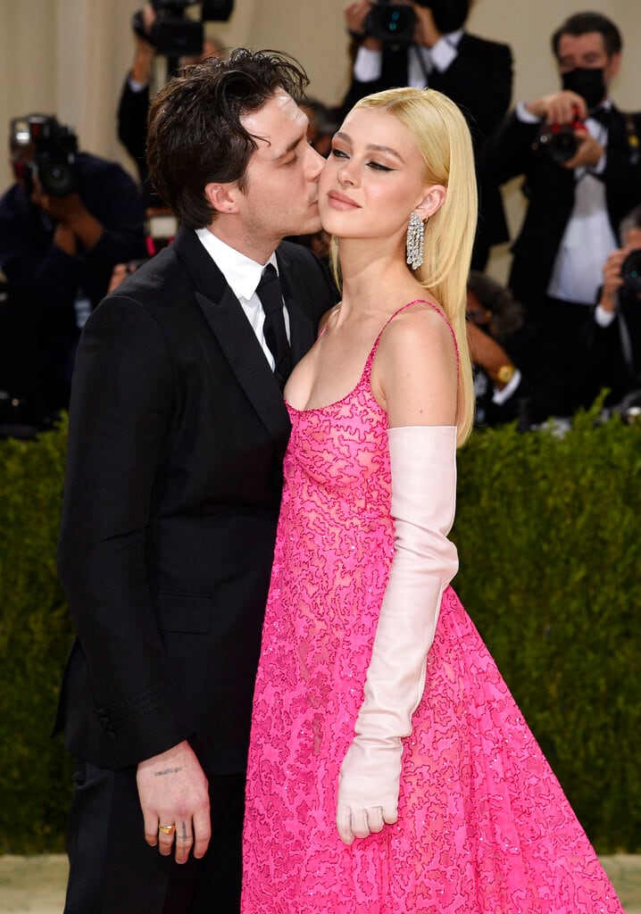 Brooklyn Beckham y Nicola Peltz en Met Gala 2021.