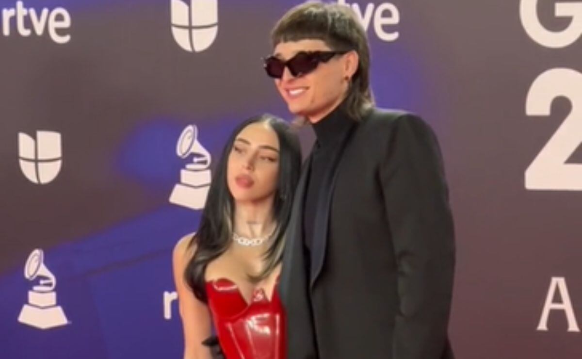 Peso Pluma y Nicki Nicole en los Premios Latin Grammy 2023