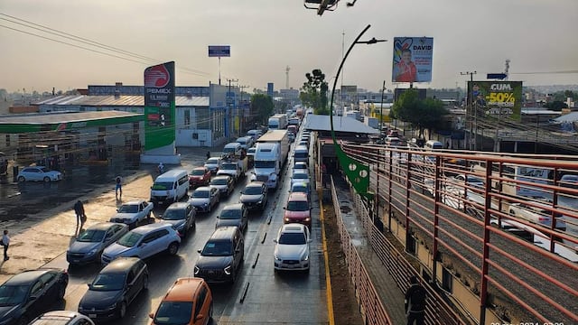 Fuertes inundaciones y afectaciones viales en la vía López Portillo, Estado de México