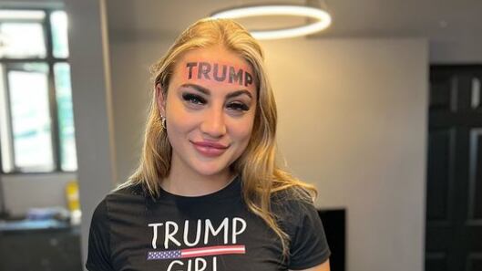 ¿Modelo de Only Fans se tatuó “Trump” en la frente? Lo que se sabe