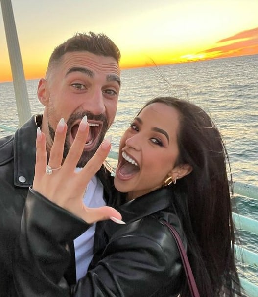 Becky G y Sebastián Francisco Lletget