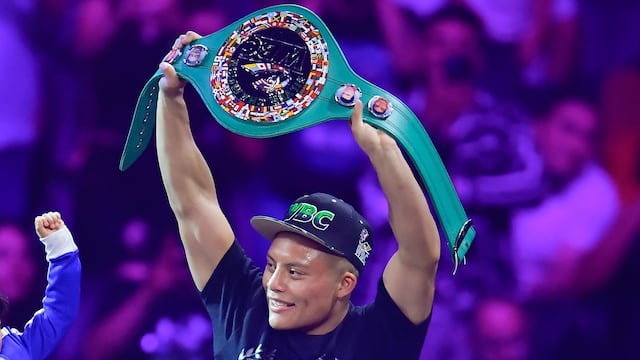 Isaac 'Pitbull' Cruz, boxeador mexicano.