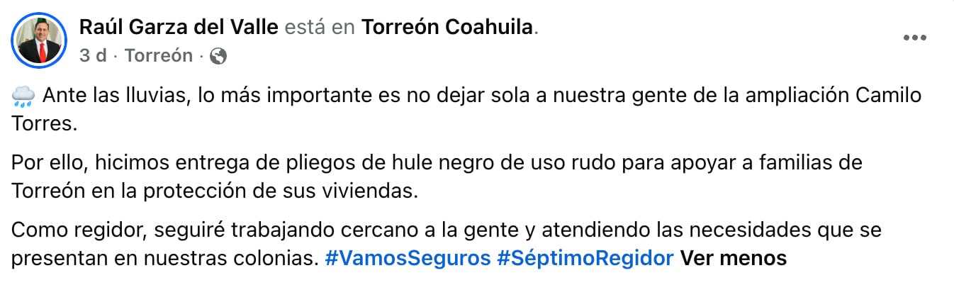 Regidor de Torreón entrega hule a afectados por lluvias y genera críticas
