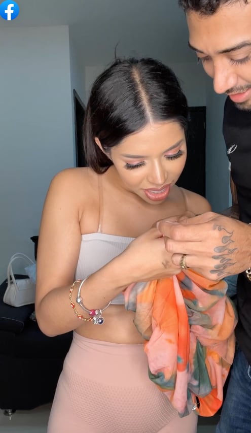 Yeri Mua y el mensaje de ayuda en su pedido Shein.